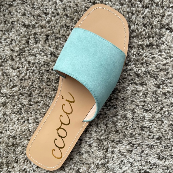 Slide on sandals - Picture 3 of 4